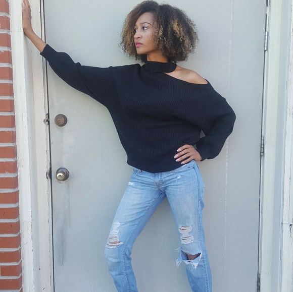 Peek a Boo Sweater - Picture 5 of 8